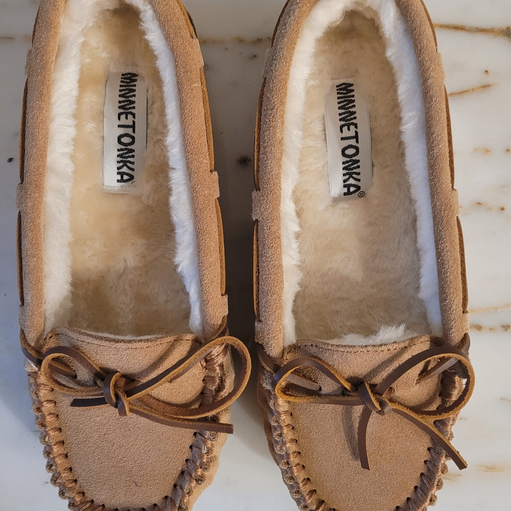 Minnetonka Women's Cozy Tan Moccasins